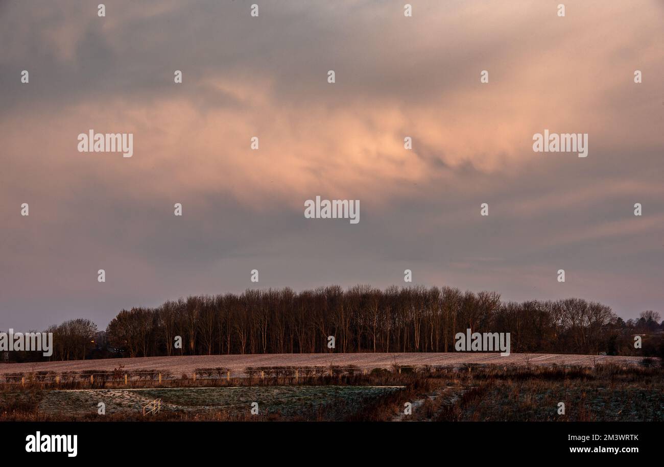Bingham, Nottinghamshire, UK. 17th Dec 2022. The dawn sky over Bingham, Nottinghamshire. Neil Squires/Alamy Live News Stock Photo