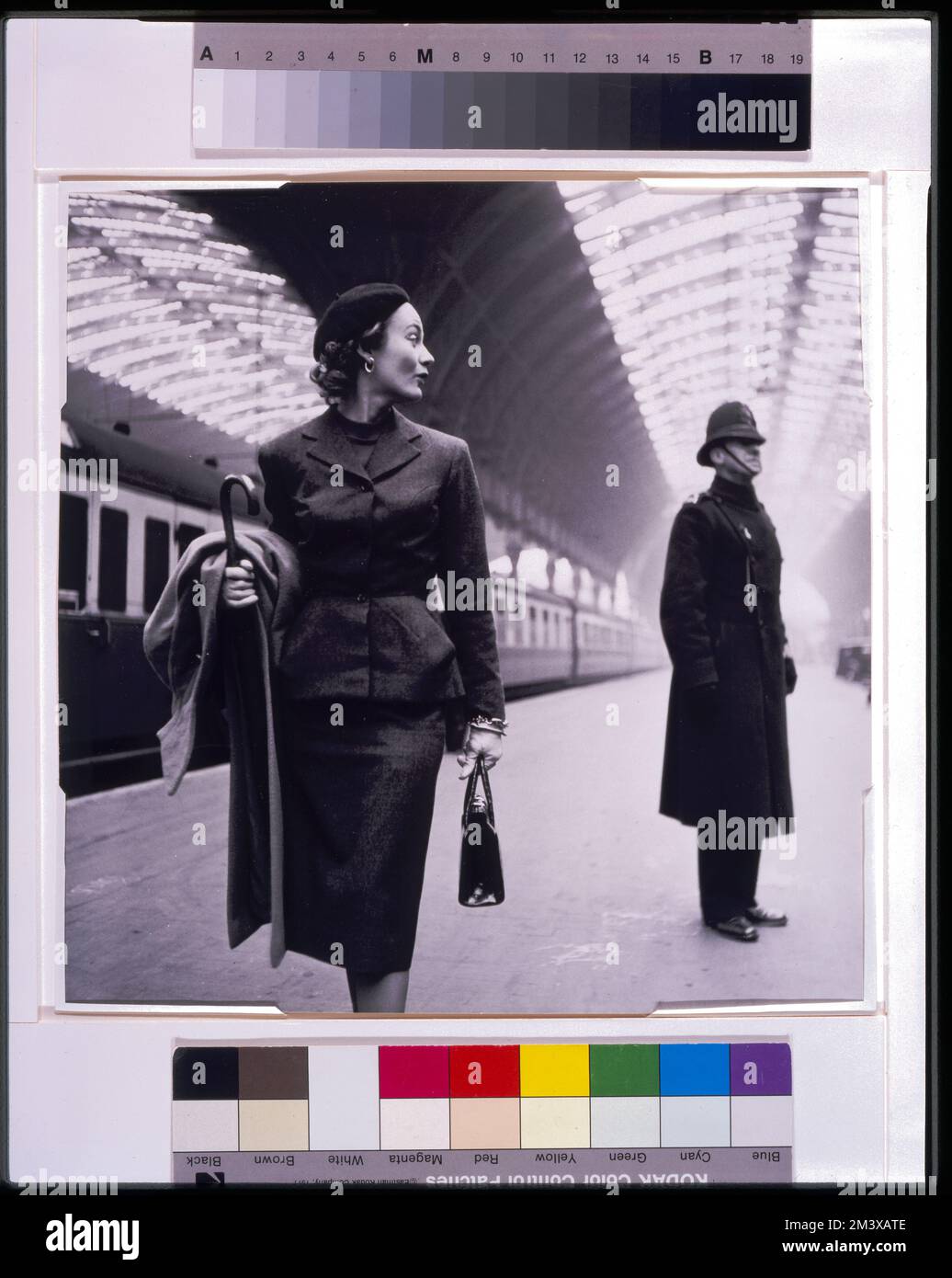 Model Lisa Fonssagrives In Paddington Or Victoria Station London Toni Model Lisa Fonssagrives In Paddington Or Victoria Station London Toni