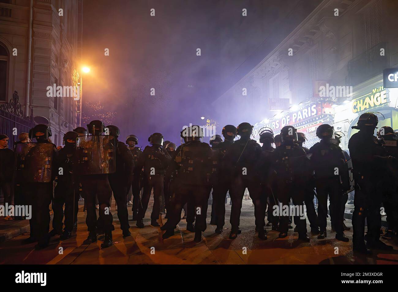 french-gendarmerie-riot-police-keep-order-on-the-streets-of-central