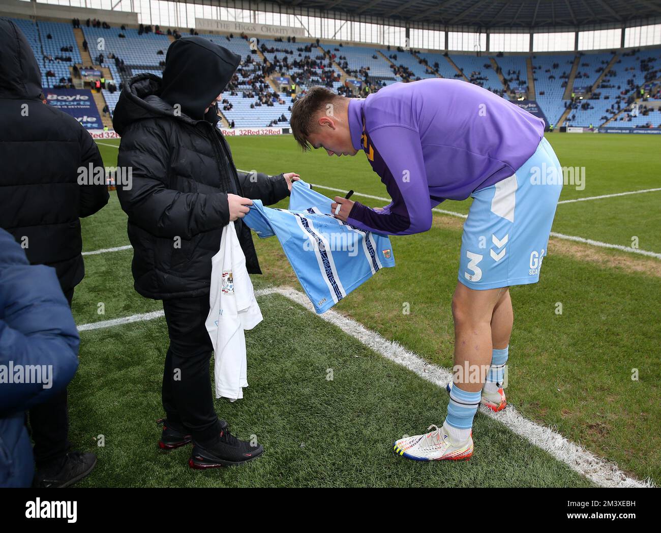 Coventry City's Callum Doyle signs an autograph ahead of the Sky Bet Championship match at Coventry Building Society Arena, Coventry. Picture date: Saturday December 17, 2022. Stock Photo