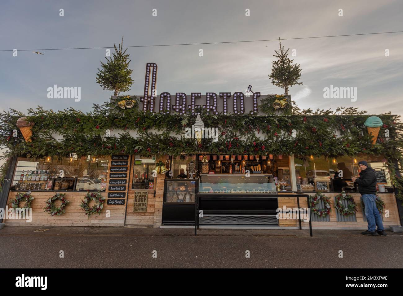 Southend on sea, UK. 17th Dec, 2022. Robertos coffee shop on the seafront, decorated ready for Christmas. Penelope Barritt/Alamy Live News Stock Photo