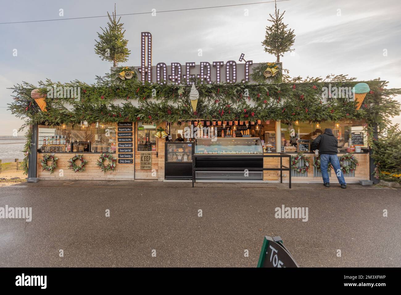 Southend on sea, UK. 17th Dec, 2022. Robertos coffee shop on the seafront, decorated ready for Christmas. Penelope Barritt/Alamy Live News Stock Photo