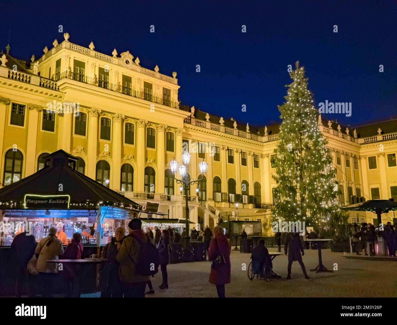 Schonbrunn christmas market opening hours