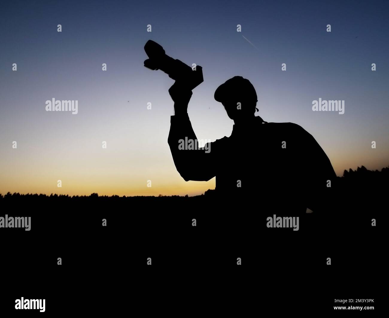 Telescope man silhouette hi-res stock photography and images - Alamy