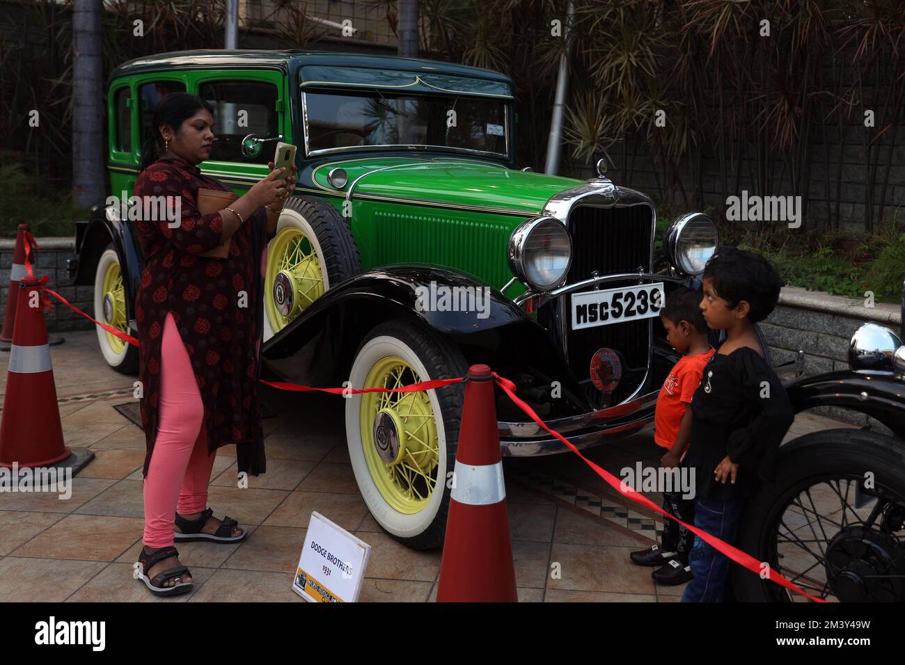 Chennai, Tamil Nadu, India. 17th Dec, 2022. People look at the vintage