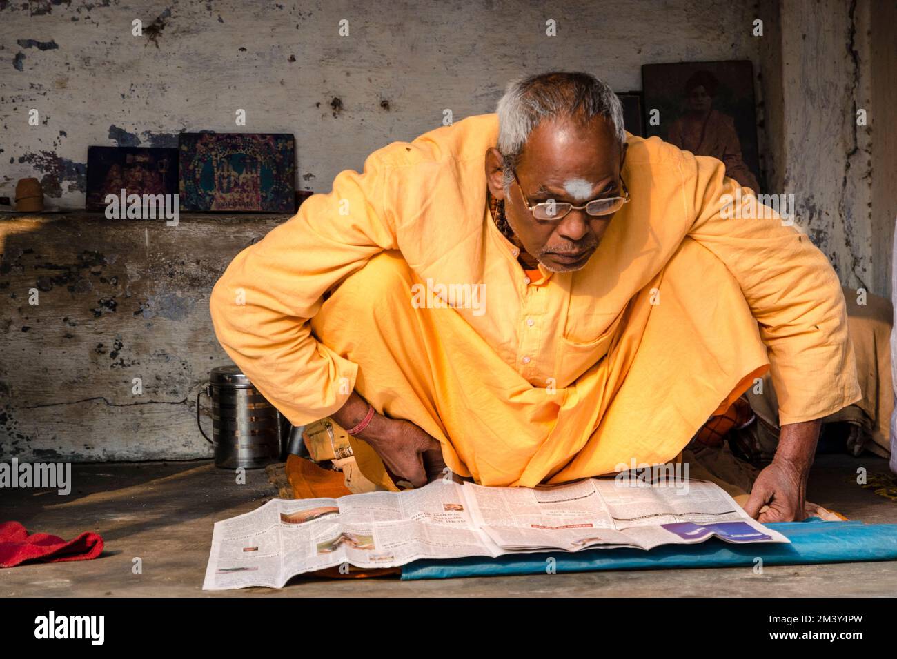 A man is reading a newspaper Stock Photo