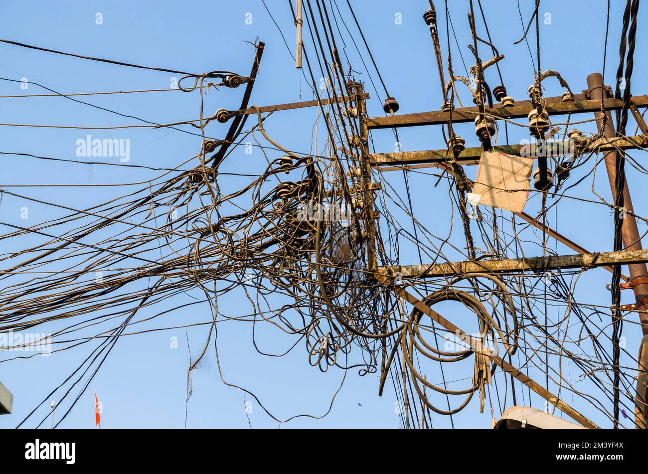 Chaotic electric power supply in the streets Stock Photo - Alamy