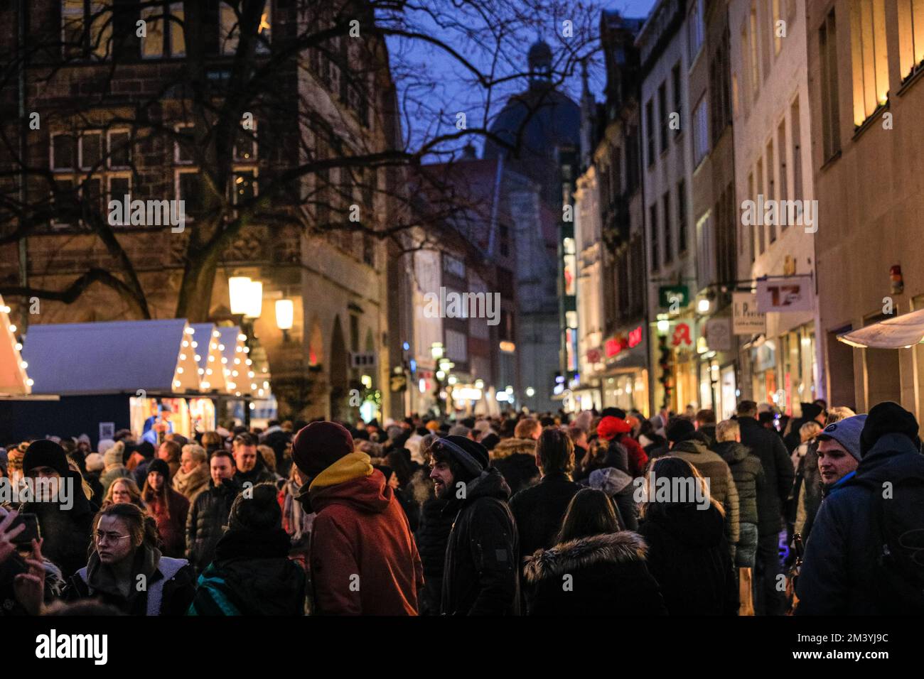 Münster, Germany. 17th Dec, 2022. The historic city centre of Münster in Westfalia becomes quite crowded with festive shoppers and visitors to the town's 5 inter-connected Christmas Markets, drawing in visitors from nearby cities, coach tours, as well as many Dutch and other day trippers. Credit: Imageplotter/Alamy Live News Stock Photo