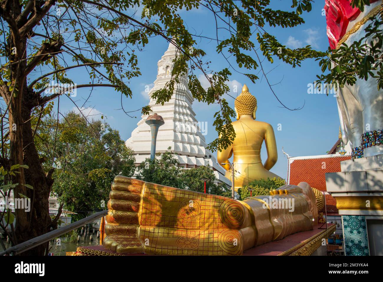 the Big Budda Dhammakaya Thep Mongkol Buddha of the Paknam Bhasicharoen Temple in Thonburi in the city of Bangkok in Thailand.    Thailand, Bangkok, D Stock Photo