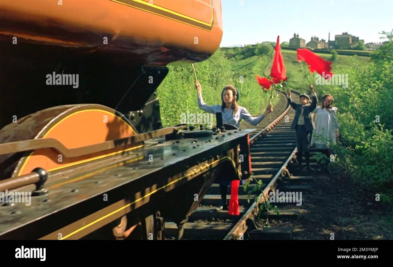 THE RAILWAY CHILDREN 1970 MGM-EMI film. Jenny Agutter holds up the train. Stock Photo
