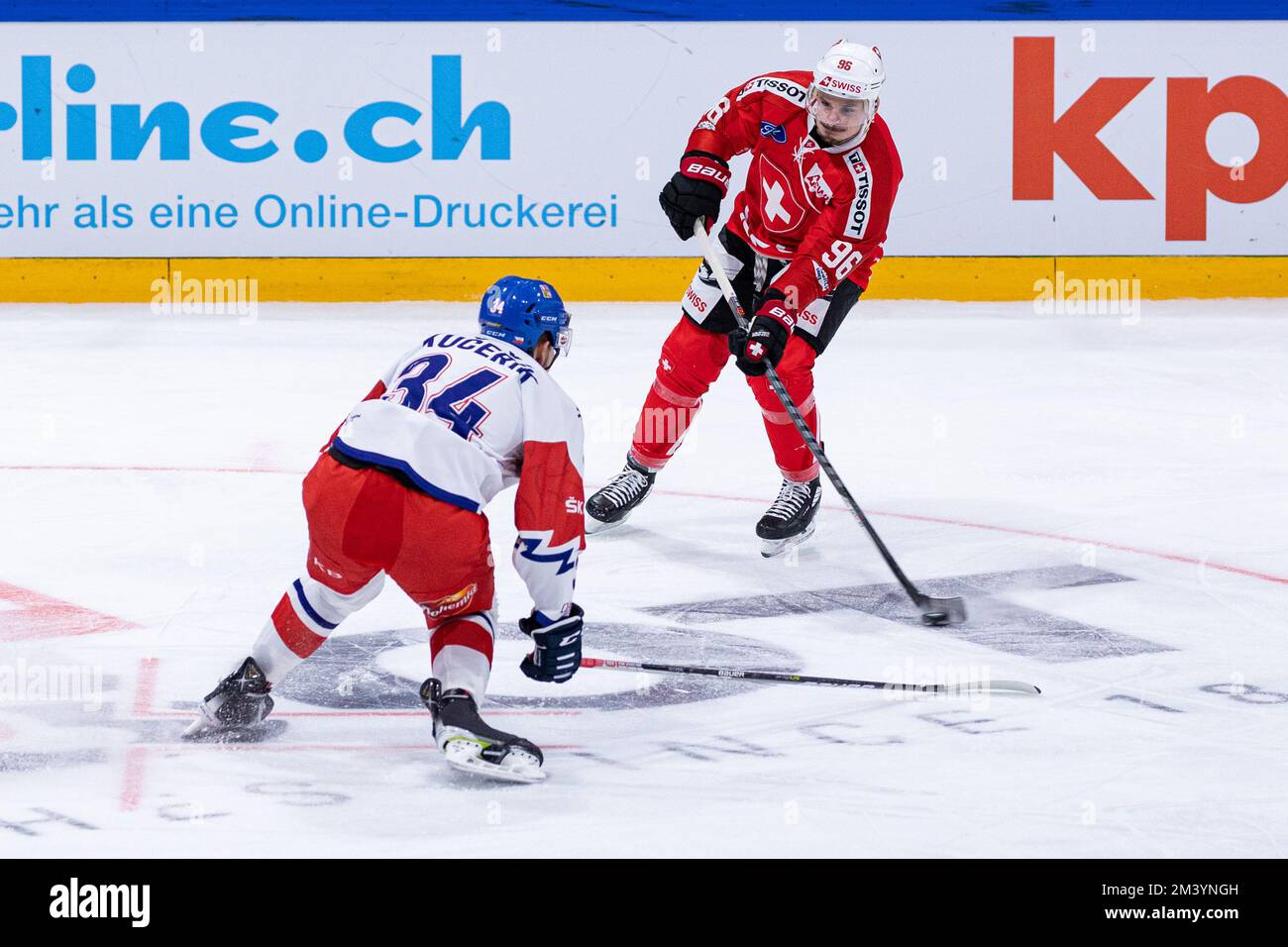 17.12.2022, Fribourg, BCF Arena, SWISS Ice Hockey Games: Switzerland -  Czechia, #96 Noah Rod (Schweiz) against #34 Radek Kucerik (Czechia) (Photo  by Siriane Davet/Just Pictures/Sipa USA Stock Photo - Alamy