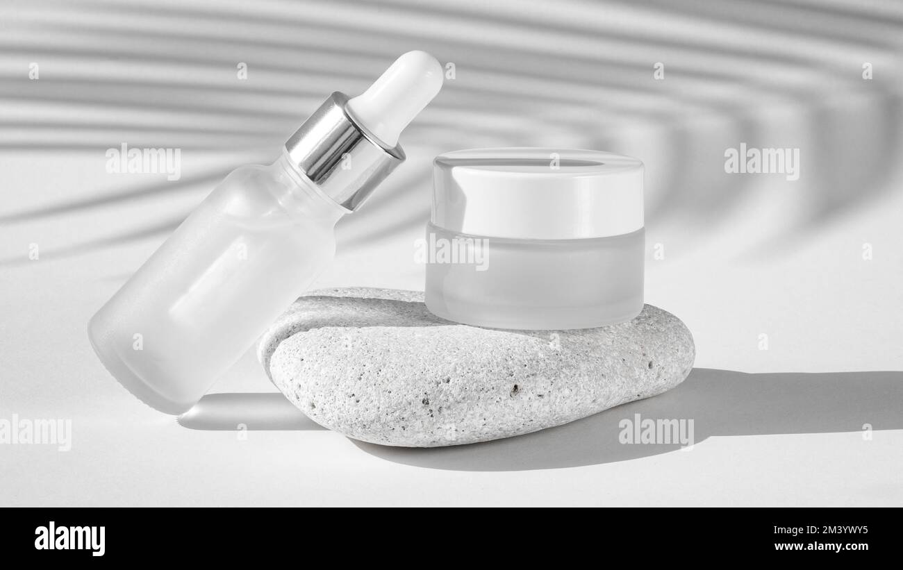 Front view skin oil droppers and face cream recipients composition