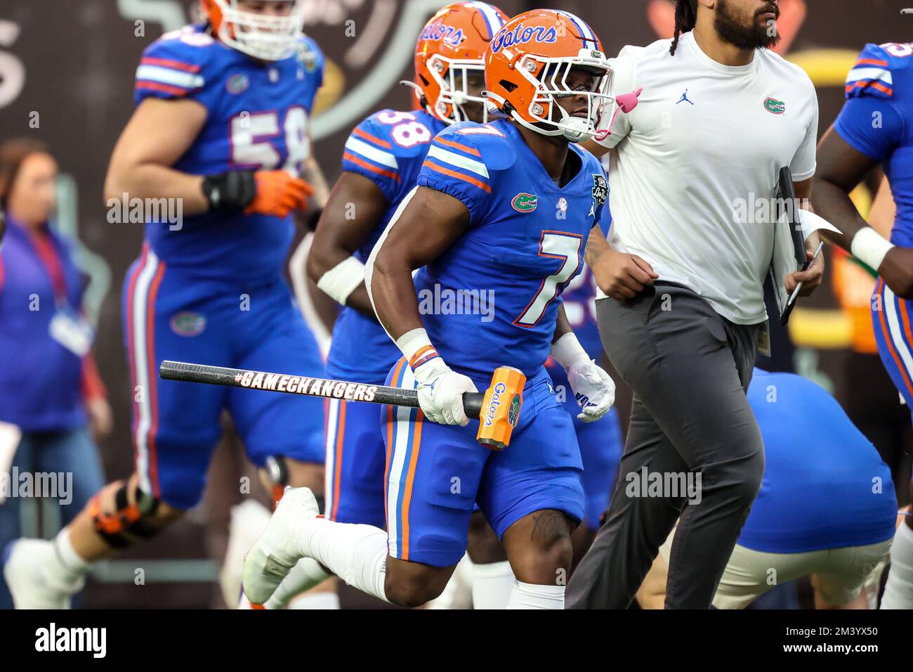Las Vegas, NV, USA. 17th Dec, 2022. Florida Gators running back Trevor Etienne (7) runs onto the field prior to the start of the SRS Distribution Las Vegas Bowl featuring the Florida Gators and the Oregon State Beavers at Allegiant Stadium in Las Vegas, NV. Christopher Trim/CSM/Alamy Live News Stock Photo