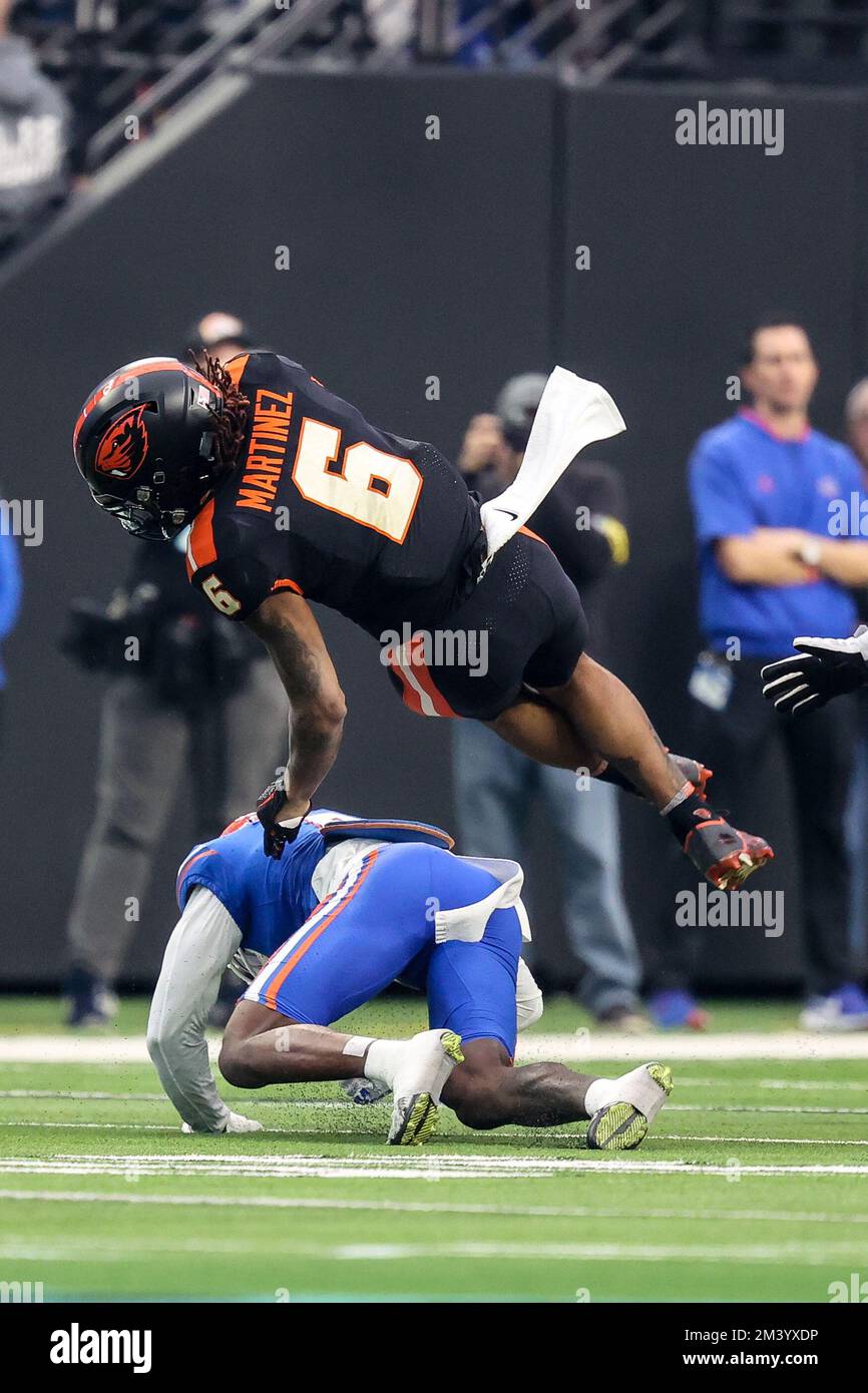 Las Vegas, NV, USA. 17th Dec, 2022. Oregon State Beavers running back Damien Martinez (6) leaps over a defender during the first half of the SRS Distribution Las Vegas Bowl featuring the Florida Gators and the Oregon State Beavers at Allegiant Stadium in Las Vegas, NV. Christopher Trim/CSM/Alamy Live News Stock Photo