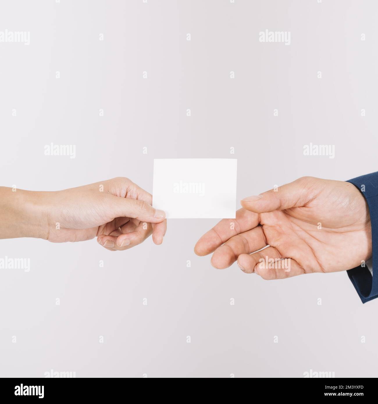 Hands exchanging credit card hi-res stock photography and images - Alamy