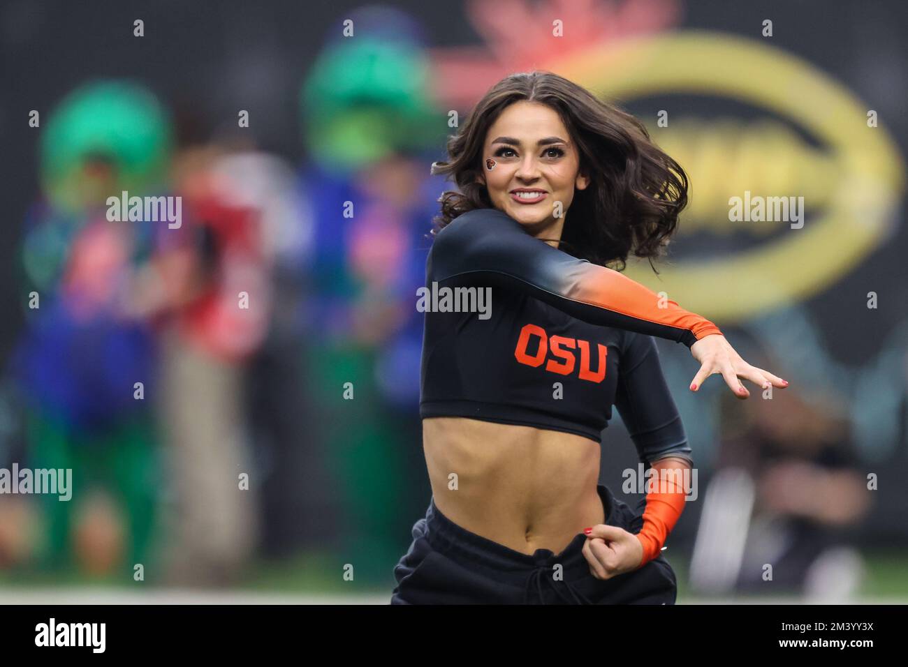 December 17, 2022: /An Oregon State Beavers cheerleader performs during the first half of the SRS Distribution Las Vegas Bowl featuring the Florida Gators and the Oregon State Beavers at Allegiant Stadium in Las Vegas, NV. Christopher Trim/CSM. Stock Photo