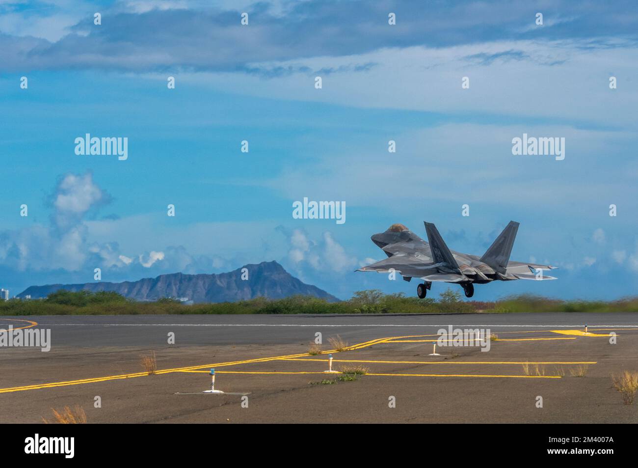 A U.S. Air Force F-22 Raptor, operated by the 199th and 19th Fighter Squadrons, takes off November 30, 2022, at the Honolulu International Airport, Hawaii during exercise PACIFIC EDGE 23. The training event marks the second iteration of Pacific Edge, which included a variety of fourth and fifth generation aircraft and command and control aircraft from the Royal Australian Air Force. (U.S. Air National Guard photo by Master Sgt. Mysti Bicoy) Stock Photo