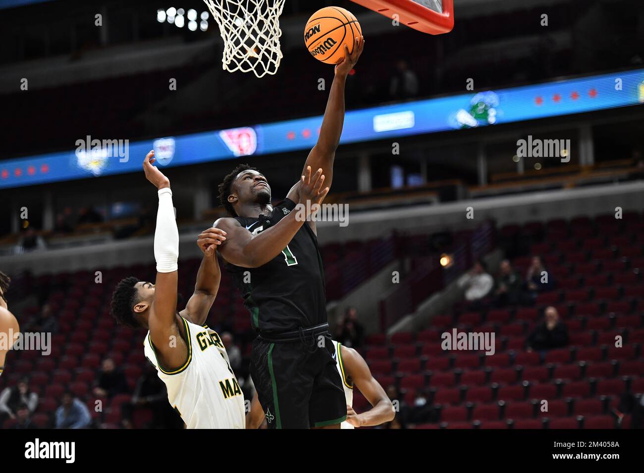 Chicago, Illinois, USA. 17th Dec, 2022. Tulane Green Wave guard Sion James (1) drives down the lane for a layup during the NCAA basketball game between Tulane vs George Mason at United Center in Chicago, Illinois. Dean Reid/CSM/Alamy Live News Stock Photo