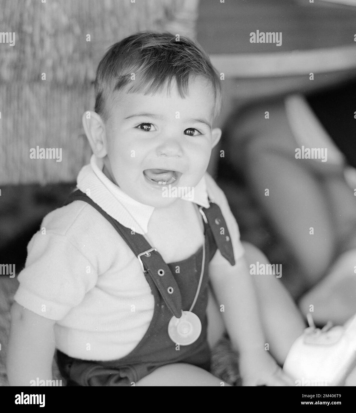 NIÑO DE DOS AÑOS - FOTOGRAFIA EN BLANCO Y NEGRO - AÑOS 60 -. Location: EXTERIOR. MADRID. SPAIN. ORONOZ CARLOS. Stock Photo