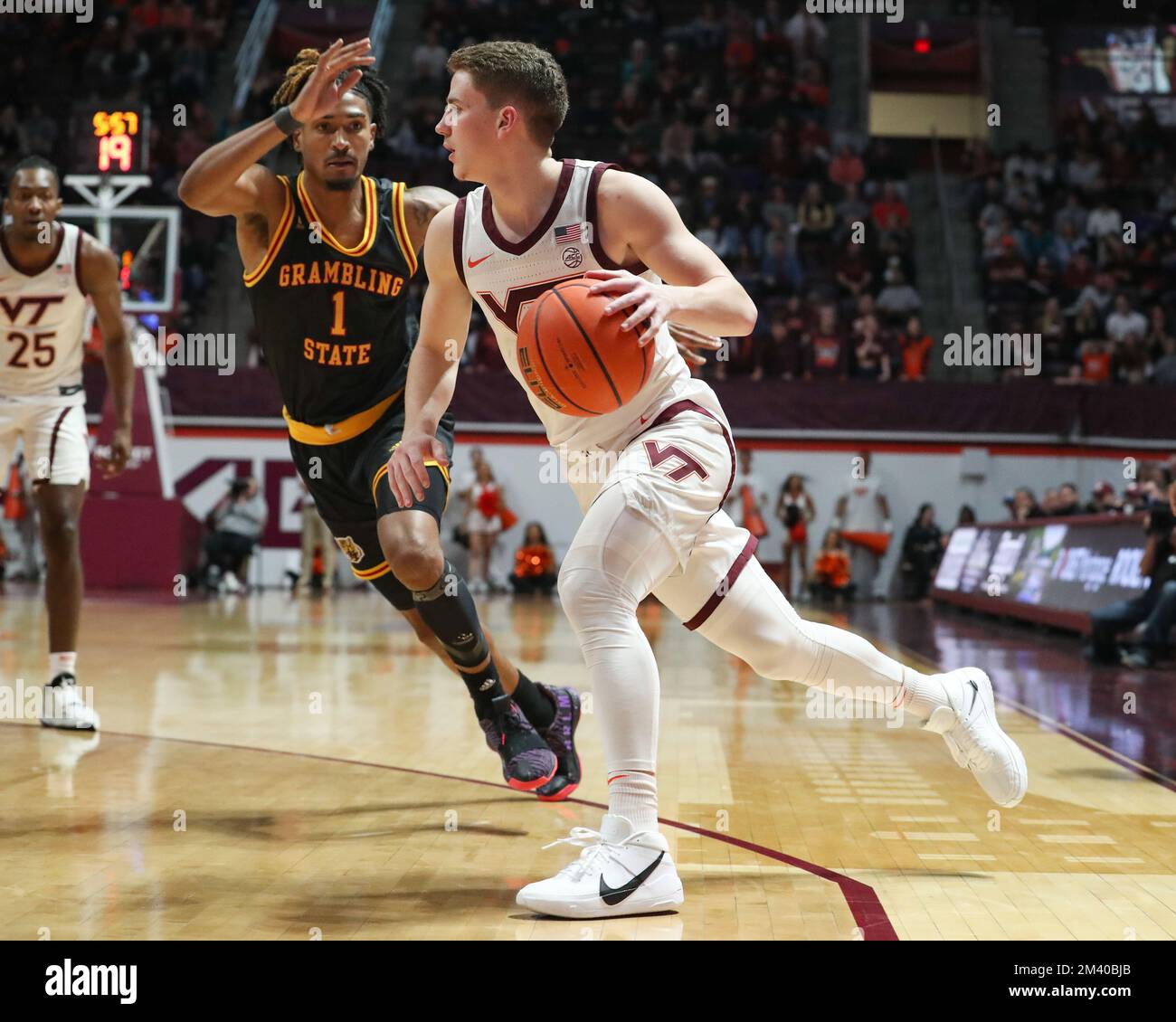 Blacksburg, Virginia, USA. 17th Dec, 2022. Virginia Tech Hokies guard Sean Pedulla (3) drives on