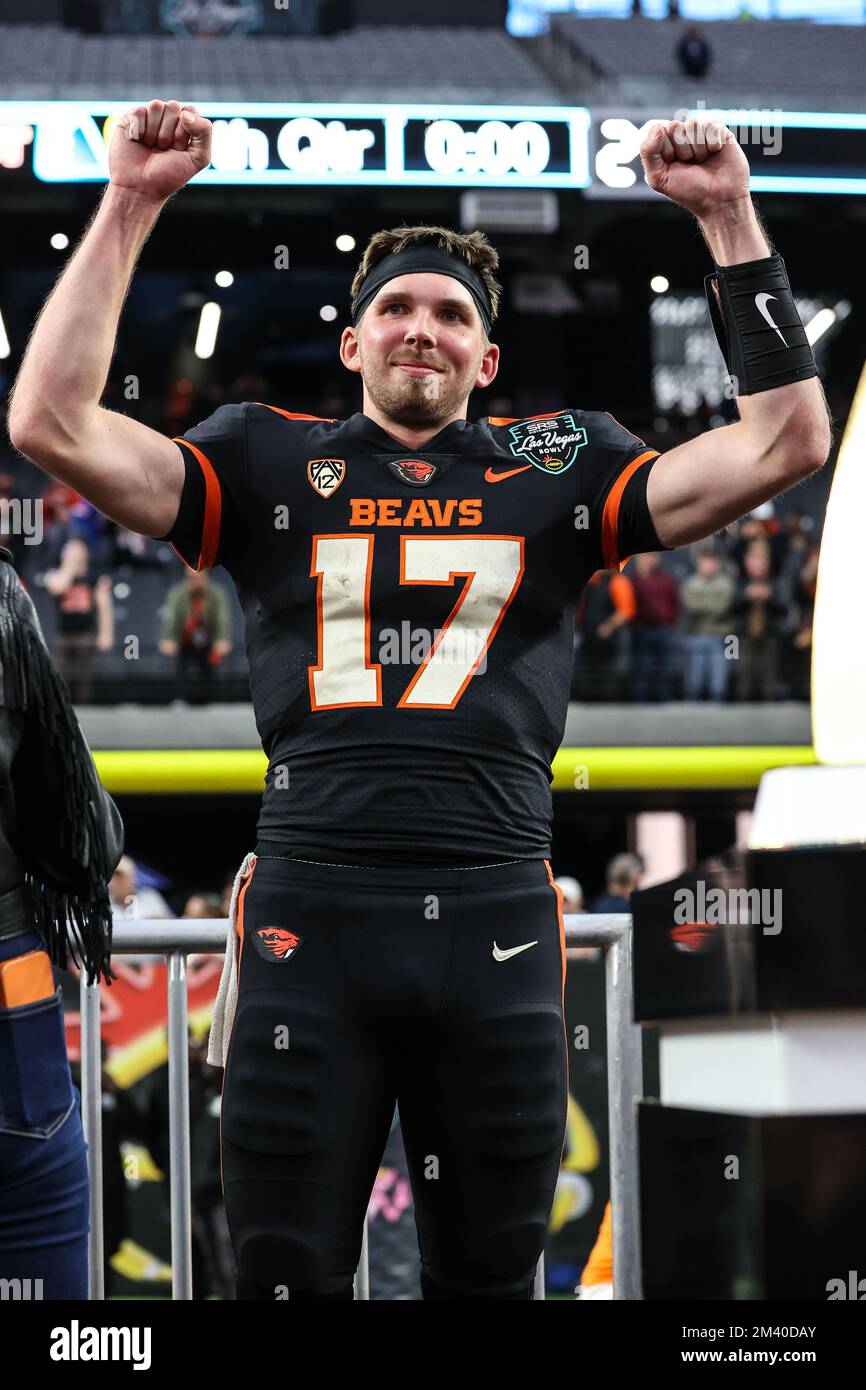 Las Vegas, NV, USA. 17th Dec, 2022. Oregon State Beavers quarterback Ben Gulbranson (17) on stage at the conclusion of the SRS Distribution Las Vegas Bowl featuring the Florida Gators and the Oregon State Beavers at Allegiant Stadium in Las Vegas, NV. Christopher Trim/CSM/Alamy Live News Stock Photo