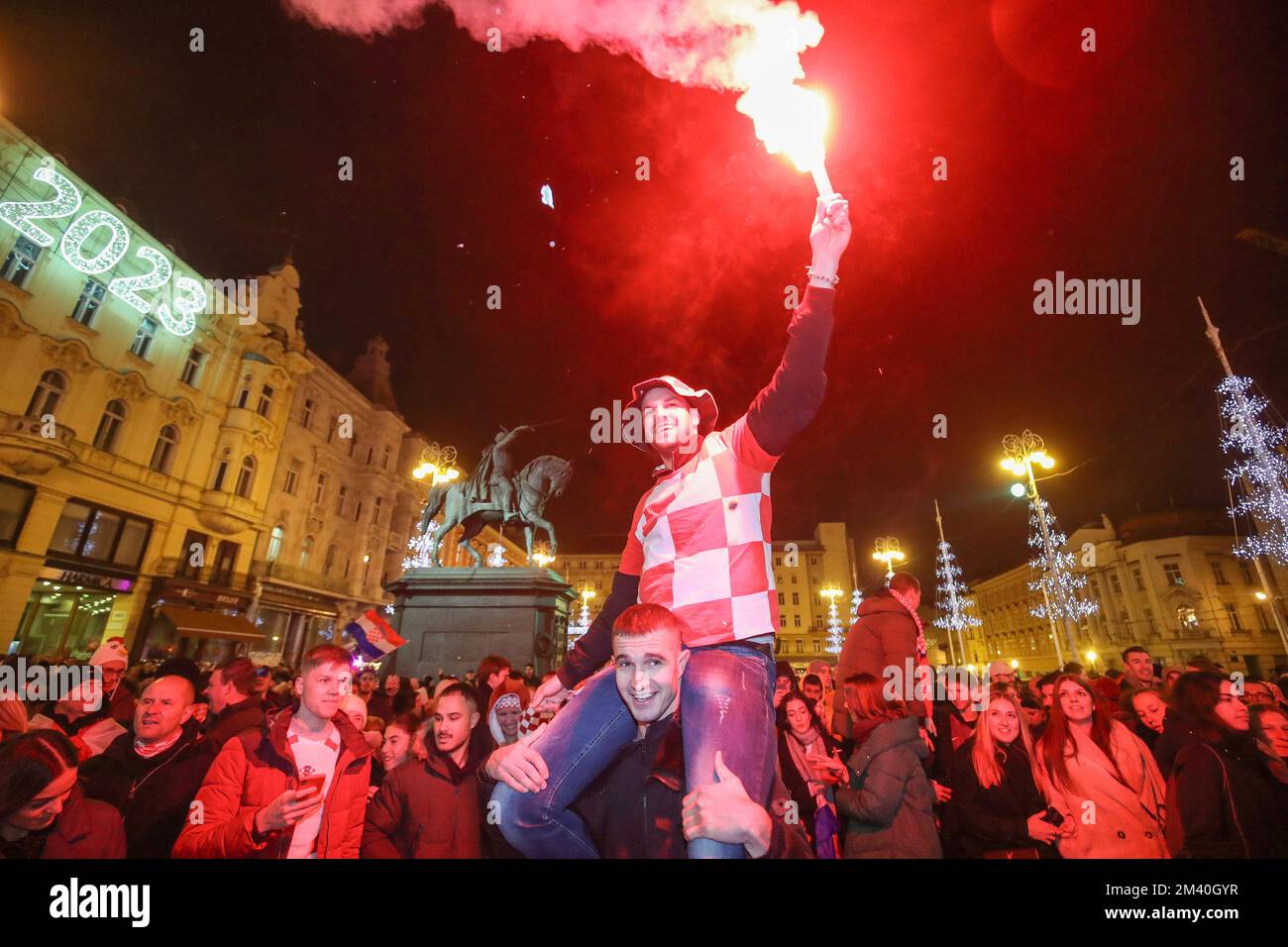 (221218) -- ZAGREB, Dec. 18, 2022 (Xinhua) -- Croatian football fans celebrate at Ban Jelacic Square in Zagreb, Croatia, Dec. 17, 2022. Croatia beat Marocco and won the third place at the Qatar World Cup on Saturday. (Sanjin Strukic/PIXSELL via Xinhua) Stock Photo