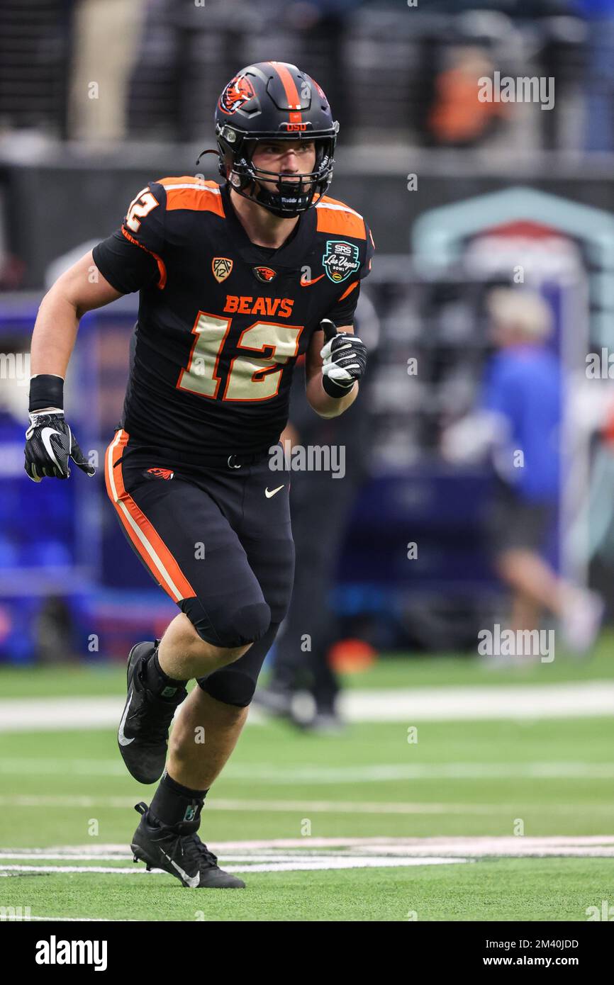 Las Vegas, NV, USA. 17th Dec, 2022. Oregon State Beavers linebacker Jack Colletto (12) on the field prior to the start of the SRS Distribution Las Vegas Bowl featuring the Florida Gators and the Oregon State Beavers at Allegiant Stadium in Las Vegas, NV. Christopher Trim/CSM/Alamy Live News Stock Photo