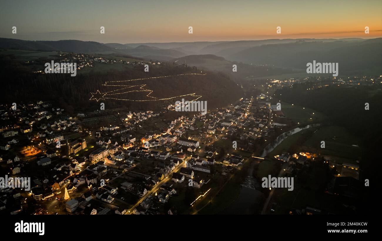 Waldbreitbach, Germany. 12th Dec, 2022. The Star of Bethlehem, an installation of LED lights, shines over Waldbreitbach. The climatic health resort of Waldbreitbach has been transformed into a Christmas village during Advent for many years. (Aerial view with a drone) Credit: Thomas Frey/dpa/Alamy Live News Stock Photo