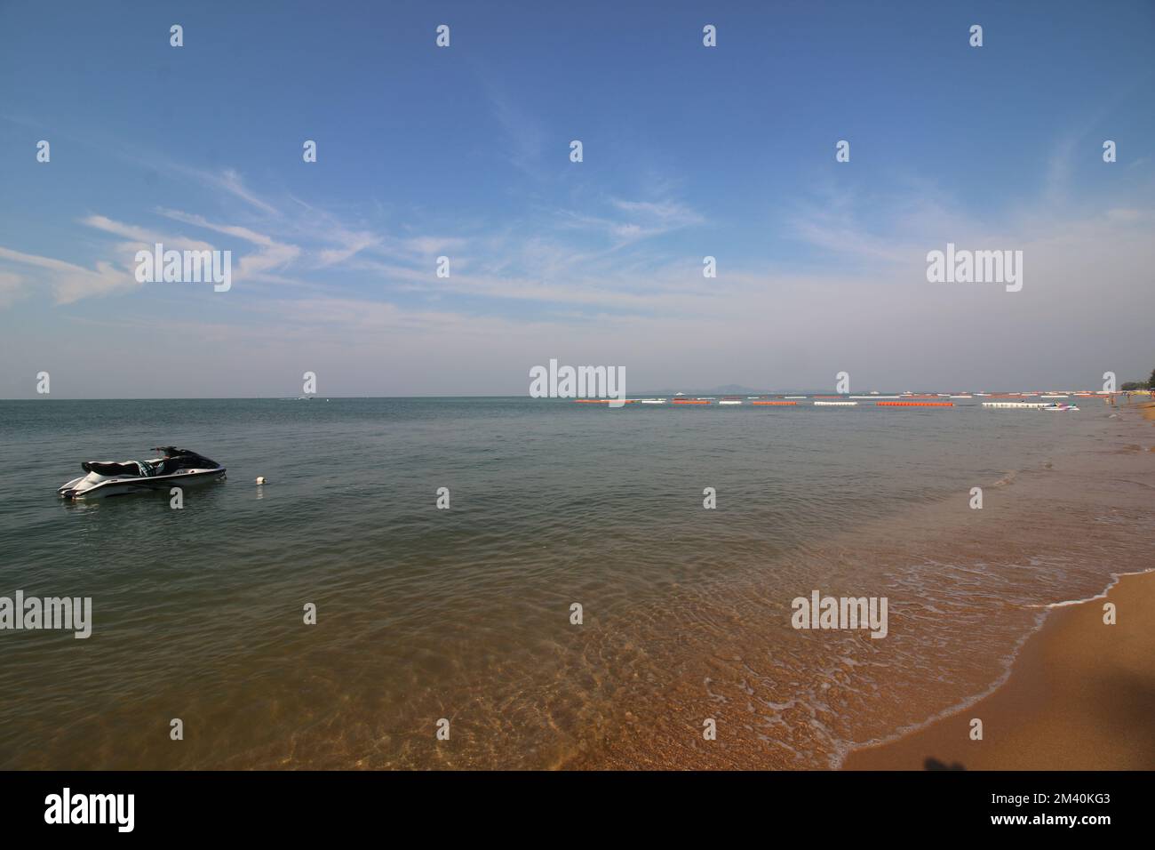 View of Pataya Beach in thailand Stock Photo - Alamy