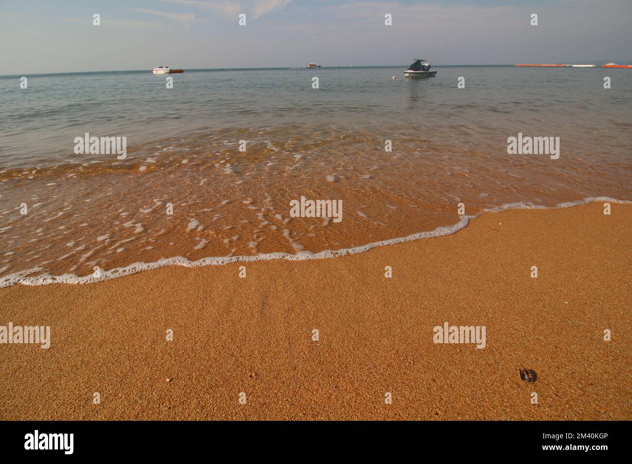 View of Pataya Beach in thailand Stock Photo - Alamy