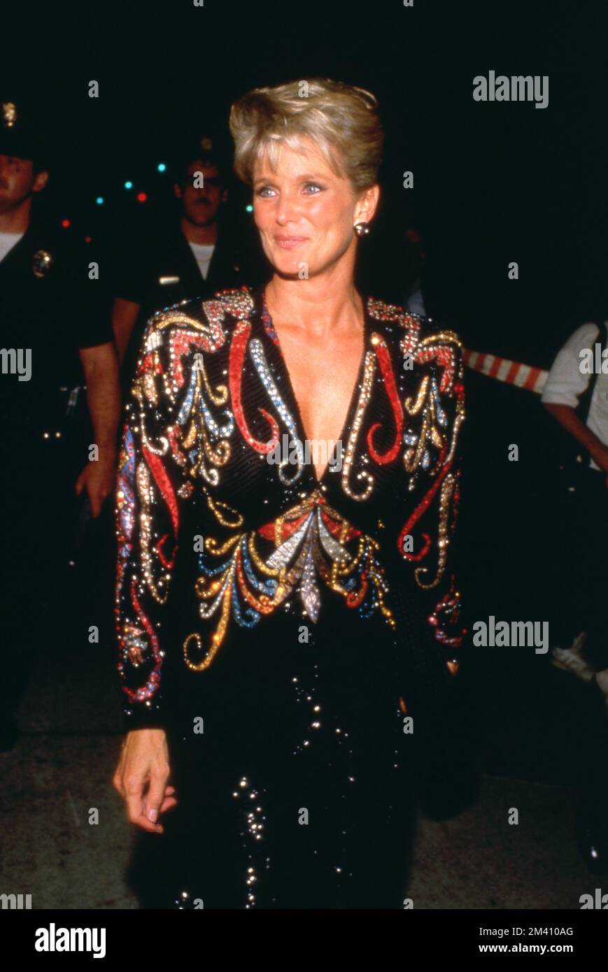 Linda evans 1985 hi-res stock photography and images - Alamy