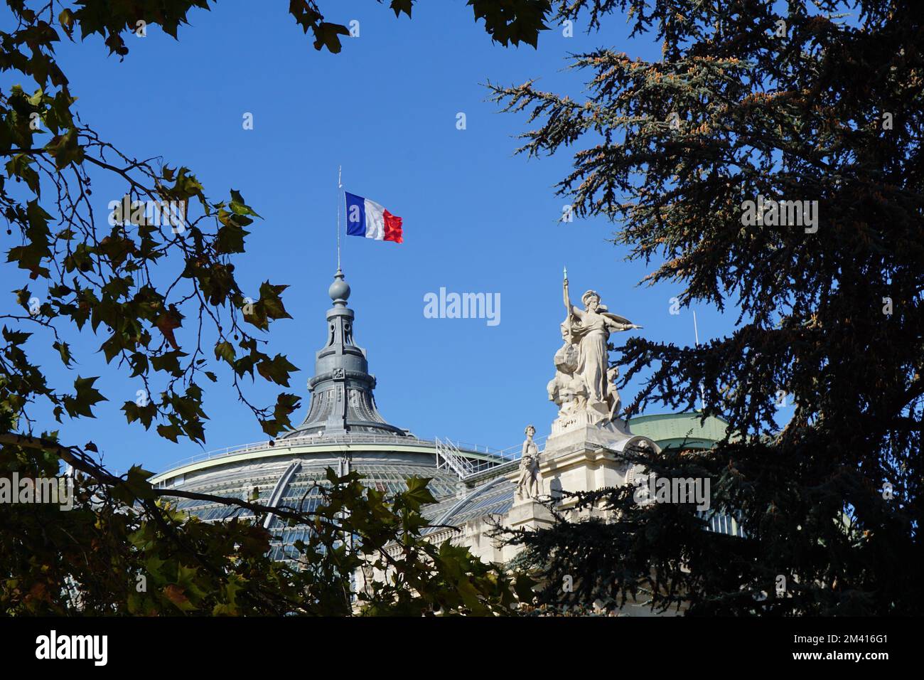 the-grand-palais-famous-museum-in-paris-france-stock-photo-alamy