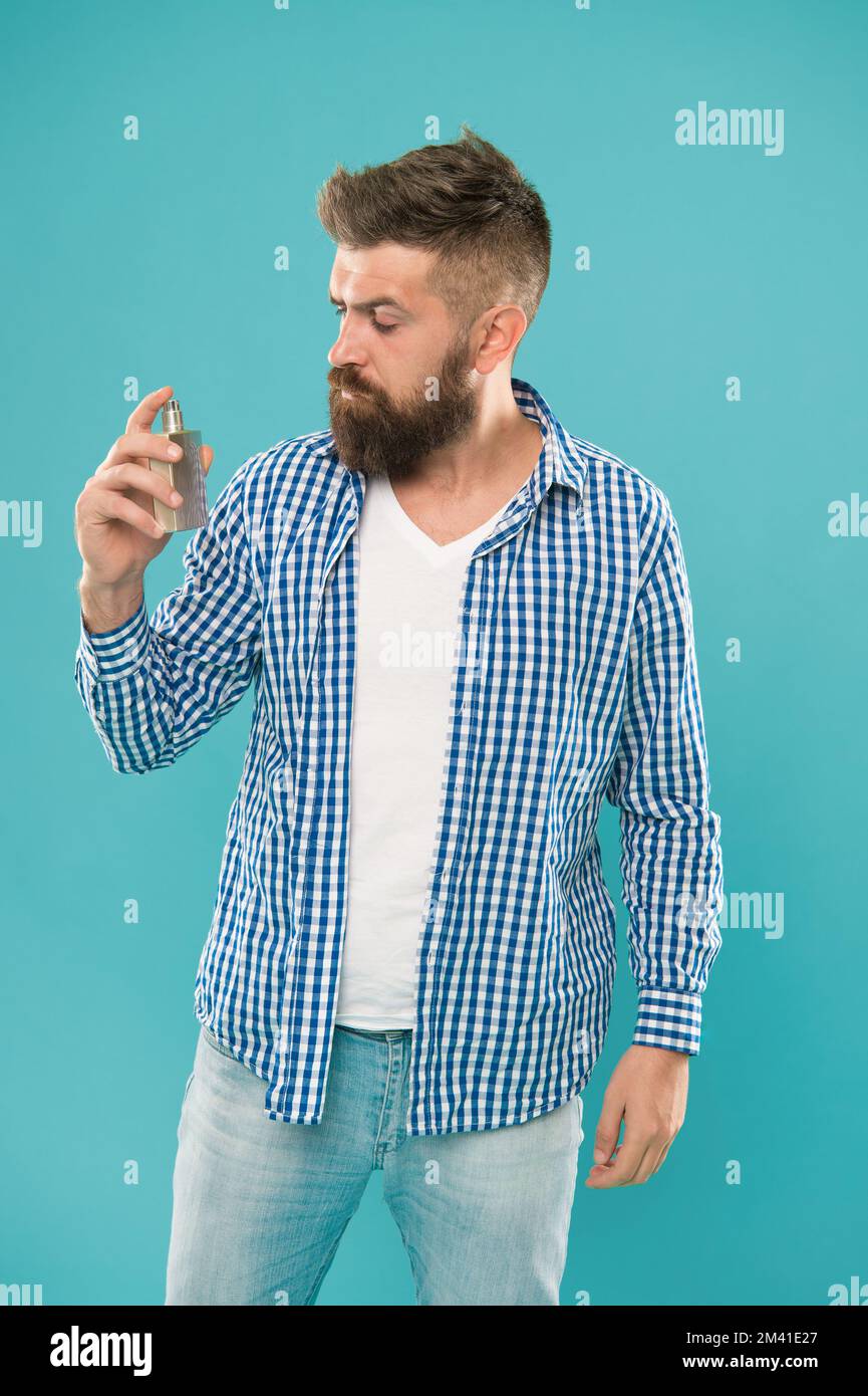 Masculine perfumery, bearded man in a suit. Male holding up bottle of  perfume. Man perfume, fragrance. Perfume or cologne bottle, perfumery,  cosmetics Stock Photo - Alamy