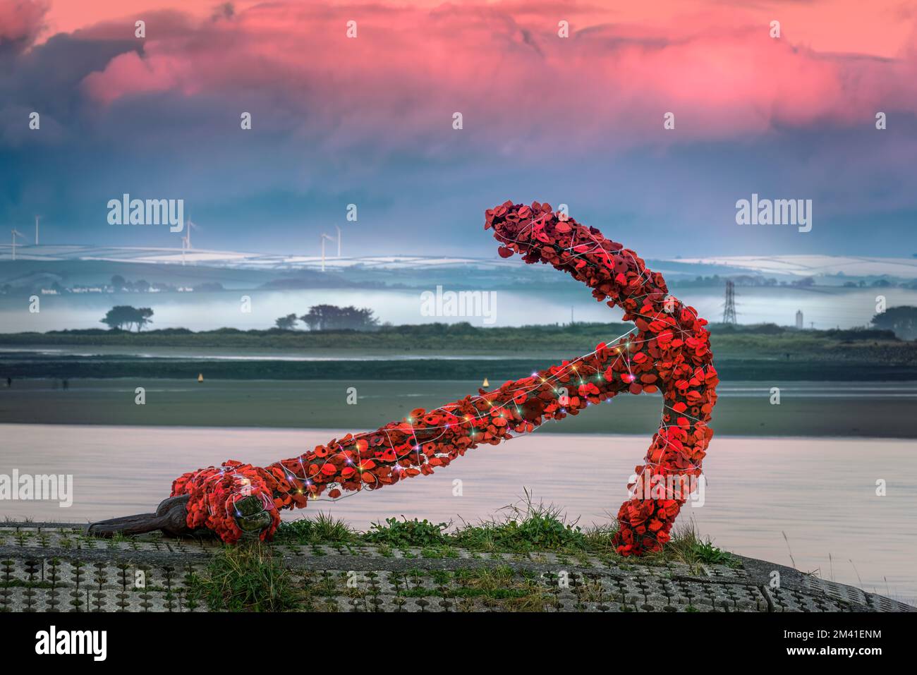 After a day of drifting mist and freezing temperatures in Appledore North Devon, the landmark Anchor on the quay, decorated with crocheted poppies and Stock Photo