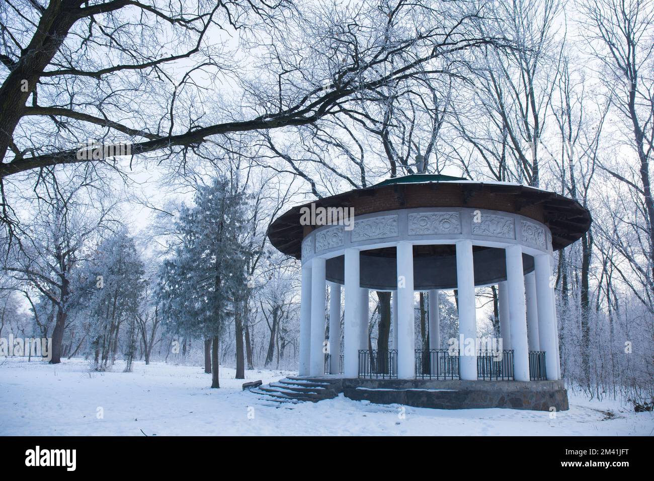 Ancient gazebo in a frosty snowy park in winter Stock Photo - Alamy