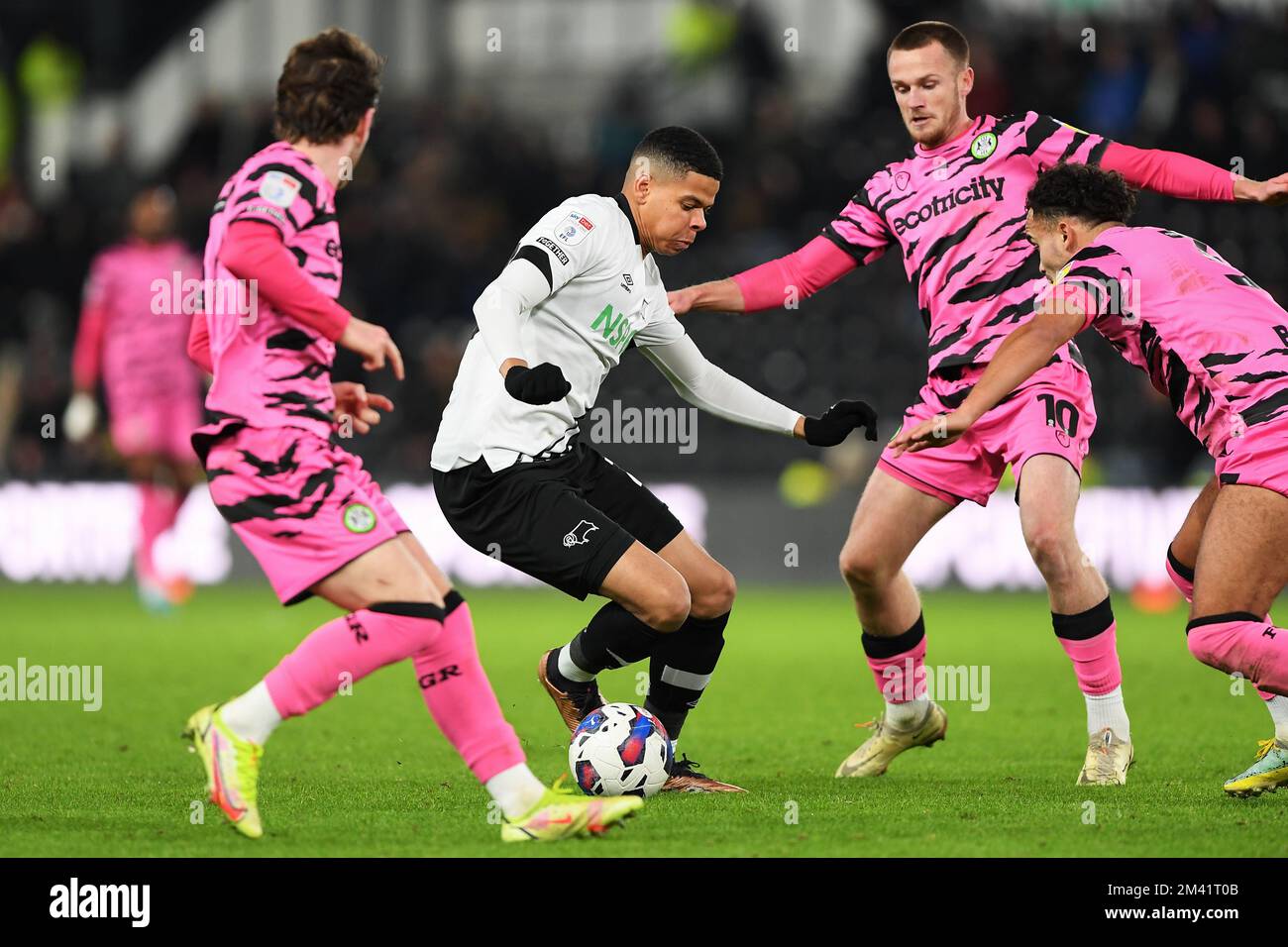 William Osula of Serby County under pressure from Armani Little of Forest Green Rovers during the Sky Bet League 1 match between Derby County and Forest Green Rovers at the Pride Park, Derby on Saturday 17th December 2022. (Credit: Jon Hobley | MI News) Credit: MI News & Sport /Alamy Live News Stock Photo