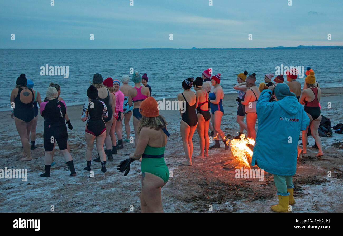 Portobello, Edinburgh, Scotland, UK. 18th December 2022. Anna Neubert-Wood and the WanderWomen community join together for a Sunrise Swim and make a donation in aid of Joshua Nolan Foundation The Sunrise Swim & Fire for the Winter Solstice, the darkest time of the year was organised by Anna Neubert-Wood of WanderWomen. JNF’s aim is to reduce these numbers by helping to fund quality counselling sessions for those who desperately need it, whilst also improving awareness of the issue and the support available.  Scotland. Credit: ArchWhite/alamy live news Stock Photo