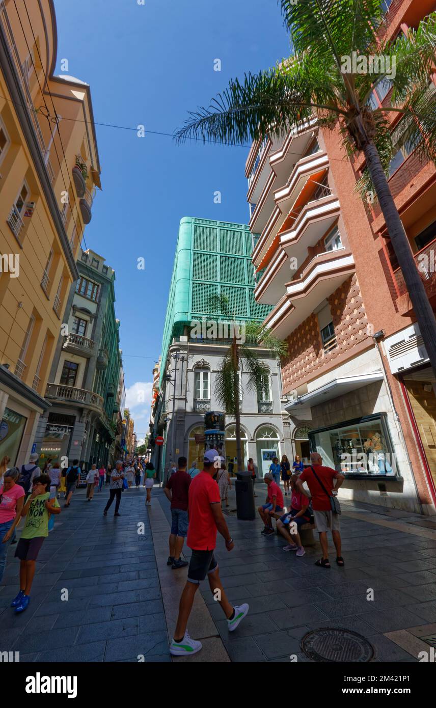 Pedestrian zone, shopping street, shopping street with lots