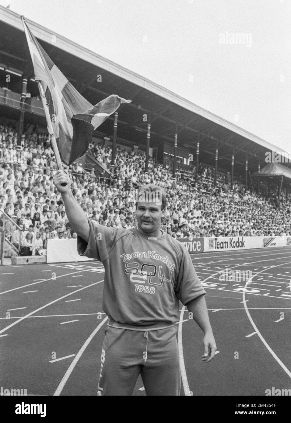 STEFAN FERNHOLM Swedish discus athlete in athletics with Swedish flag after victory against Finland in the National fight in Stockholm 1987 Stock Photo