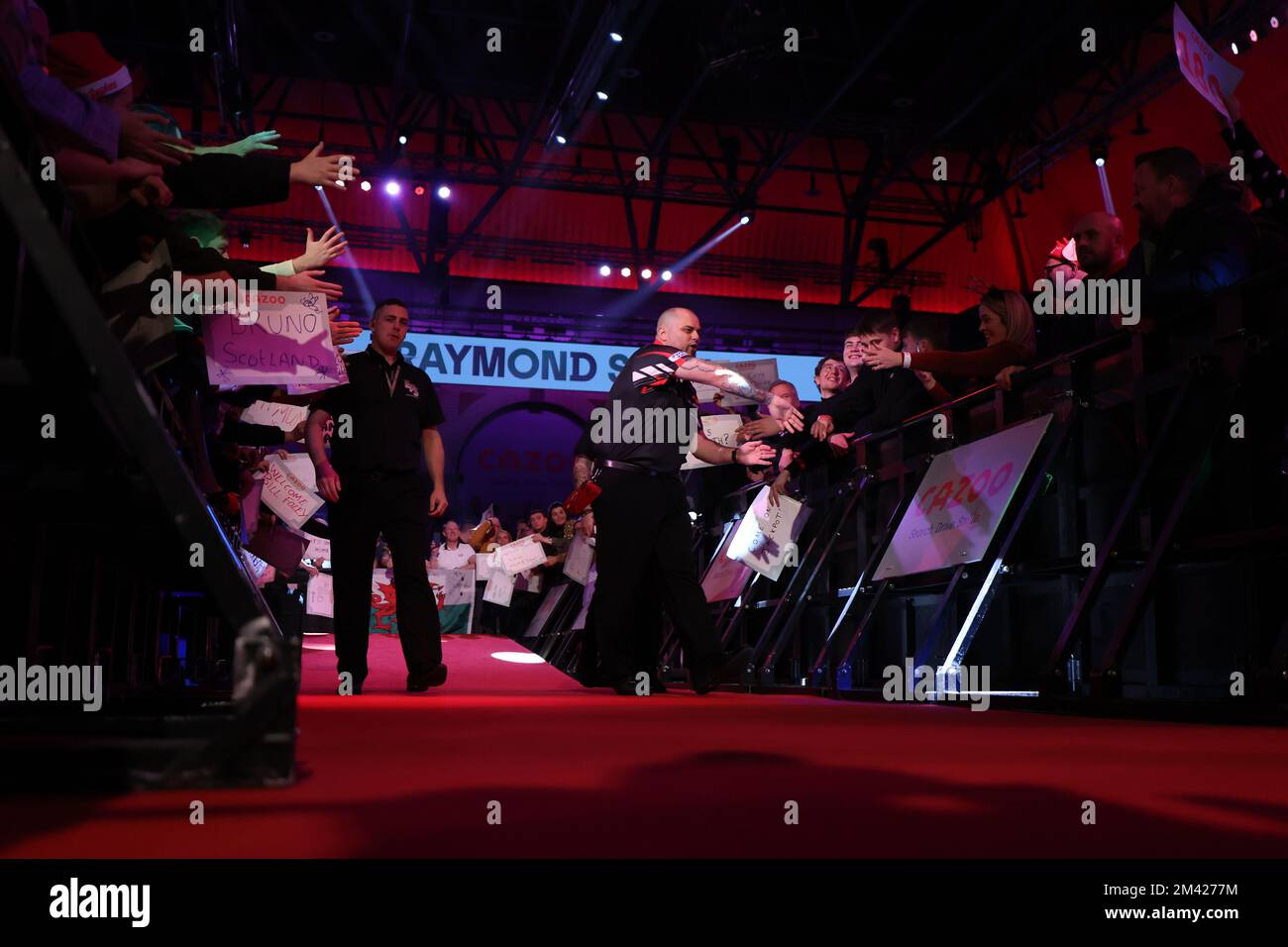 Alexandra Palace, London, UK. 18th Dec, 2022. 2022/23 PDC Cazoo World Darts Championships Day 4 Afternoon Session; Raymond Smith is introduced to the crowd for his match with Karel Sedlacek Credit: Action Plus Sports/Alamy Live News Stock Photo