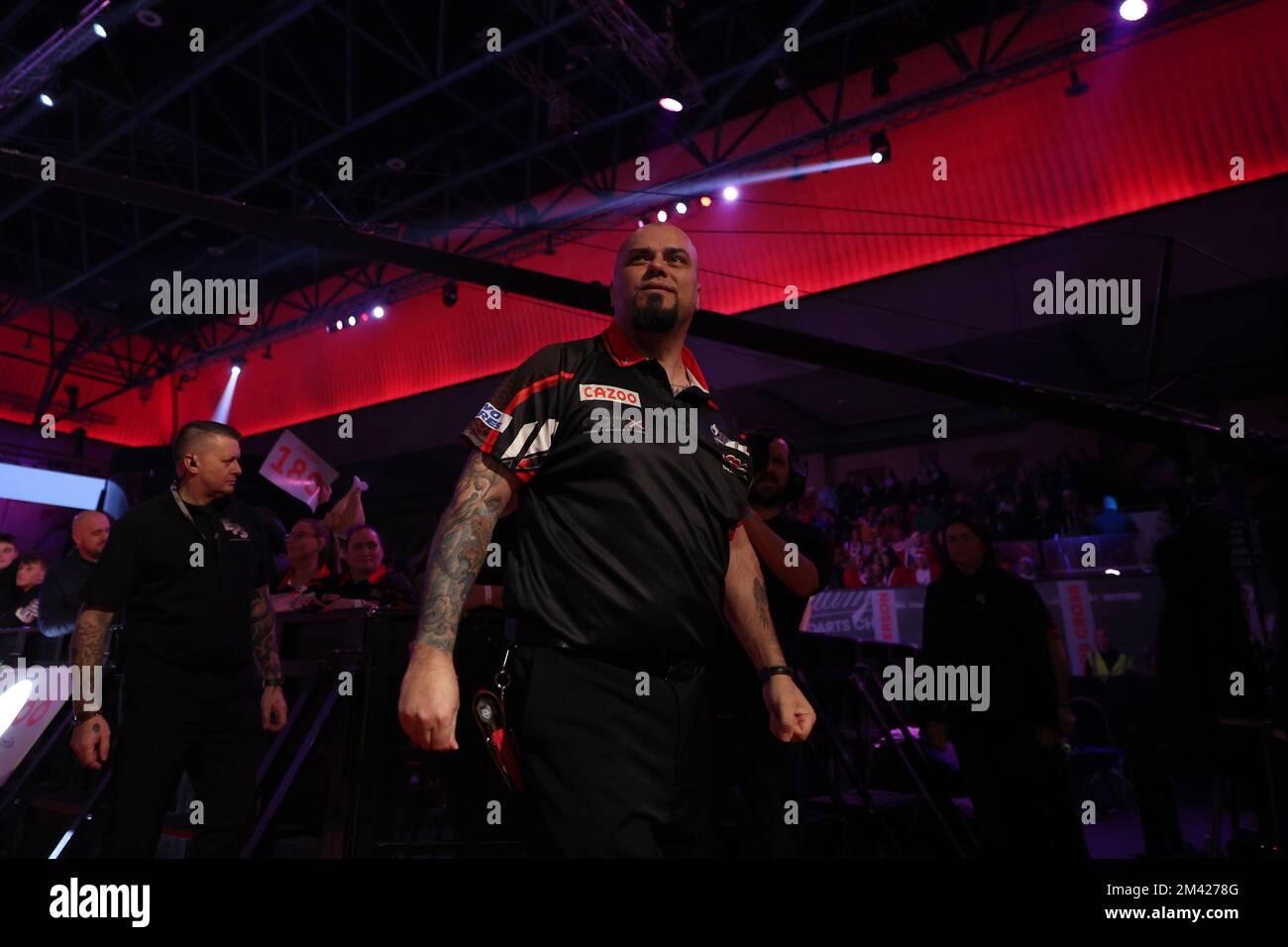 Alexandra Palace, London, UK. 18th Dec, 2022. 2022/23 PDC Cazoo World Darts Championships Day 4 Afternoon Session; Raymond Smith is introduced to the crowd for his match with Karel Sedlacek Credit: Action Plus Sports/Alamy Live News Stock Photo