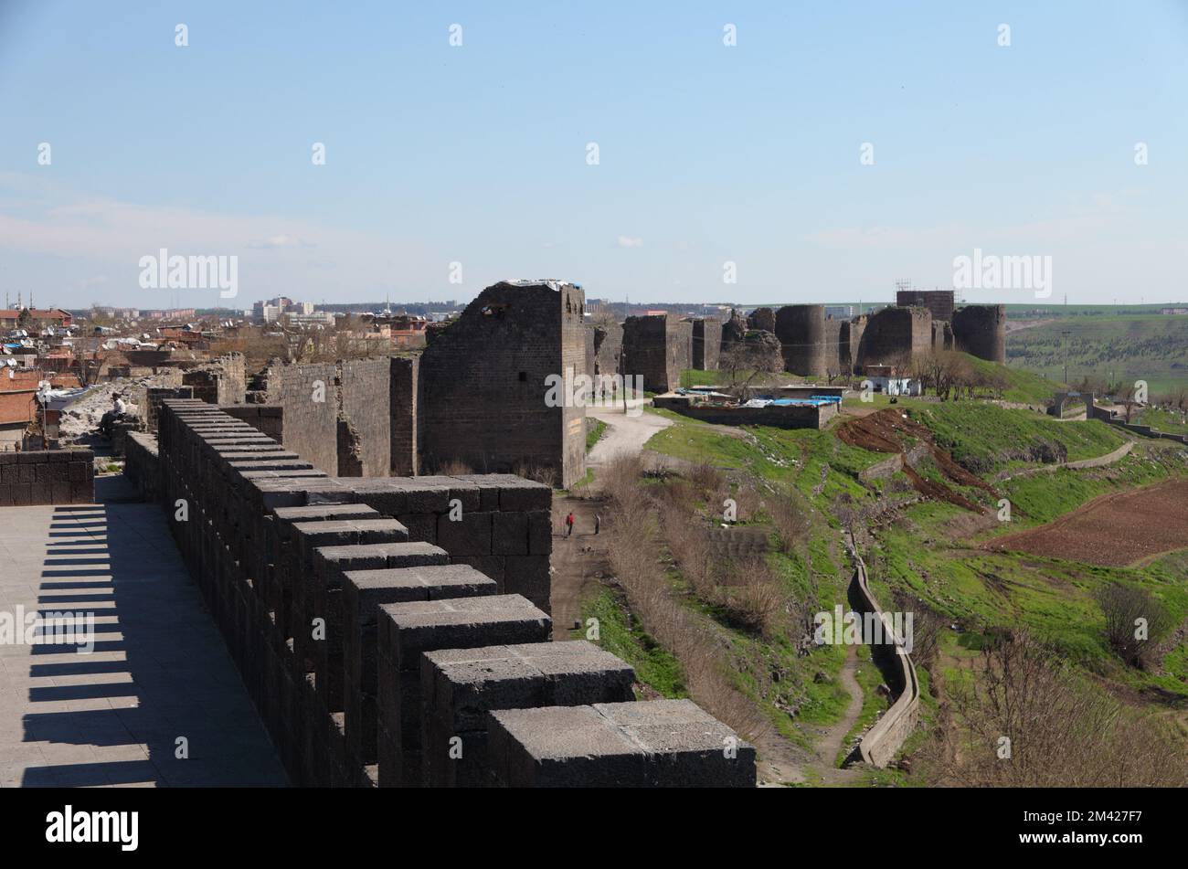 Old basalt city walls above the Tigris river, Diyarbakir, South East Turkey Stock Photo