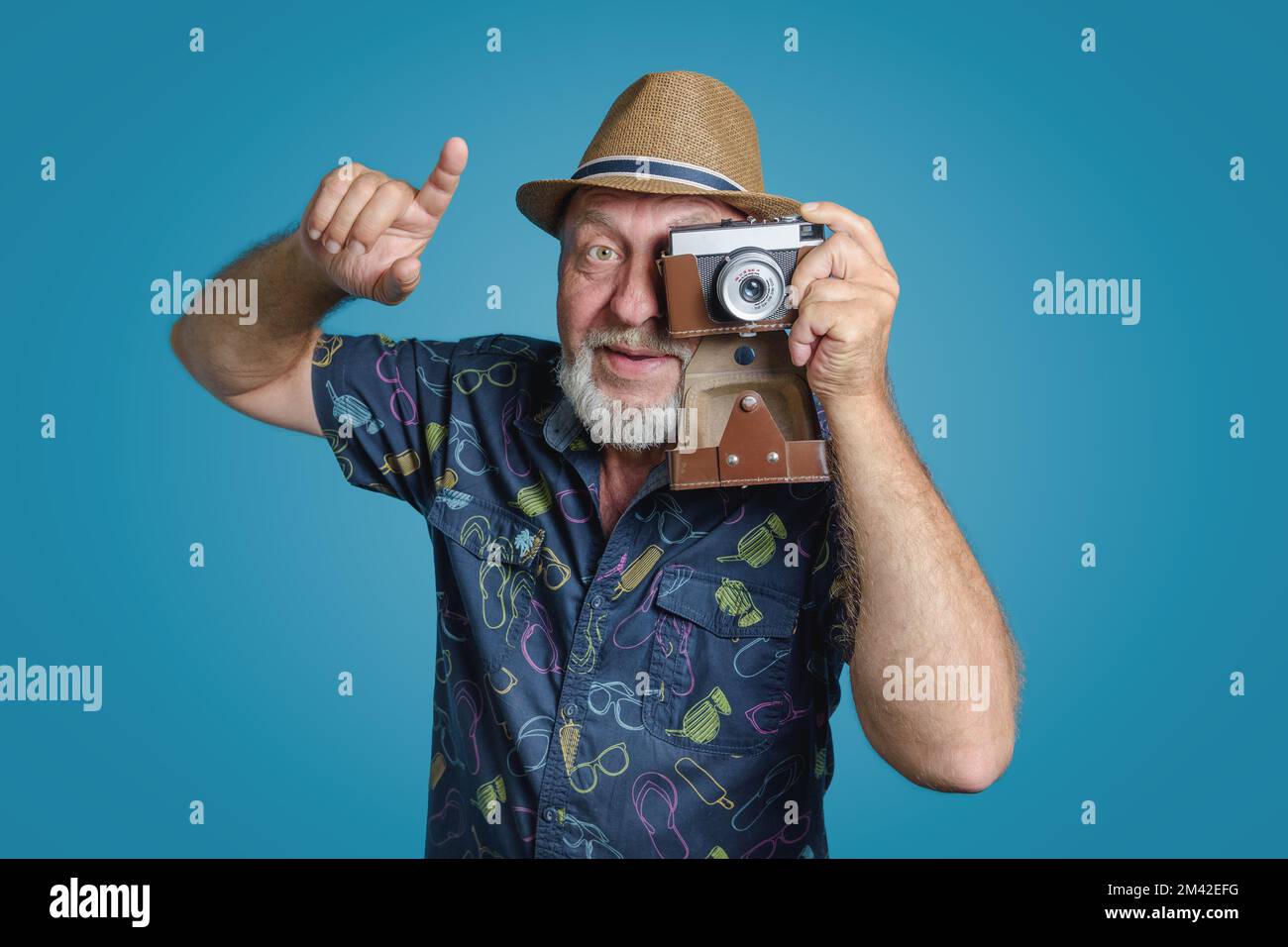 Old man straw hat beard hi-res stock photography and images - Alamy