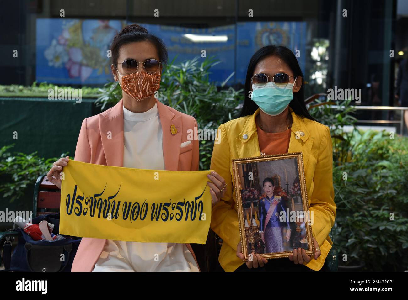 Bangkok, Thailand. 17th Dec, 2022. People hold a picture of Thailand's Her Royal Highness Princess Bajrakitiyabha Narendiradebyavati, inside the King Chulalongkorn Memorial Hospital in Bangkok, Thailand on December 17, 2022, She has been hospitalized due to a heart condition. (Photo by Teera Noisakran/Pacific Press/Sipa USA) Credit: Sipa USA/Alamy Live News Stock Photo