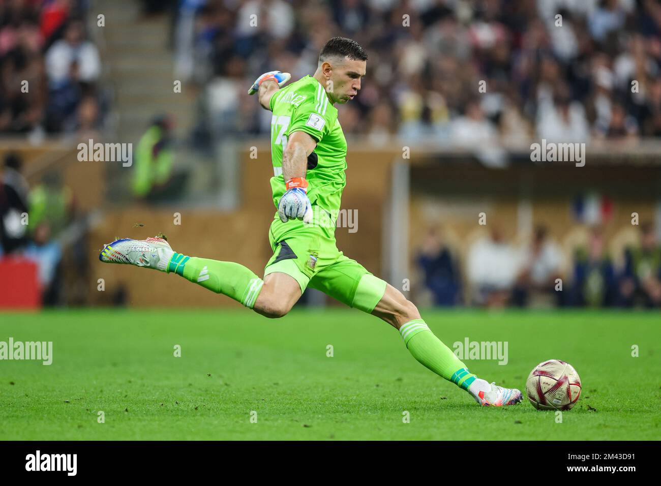 Doha, Qatar. 18th Dec, 2022. Emiliano Martínez Argentina during a match against France valid for the Final World Cup in Qatar at Estadio Lusail in the city of Doha in Qatar. December 18, 2022. (Photo: William Volcov) Credit: Brazil Photo Press/Alamy Live News Stock Photo