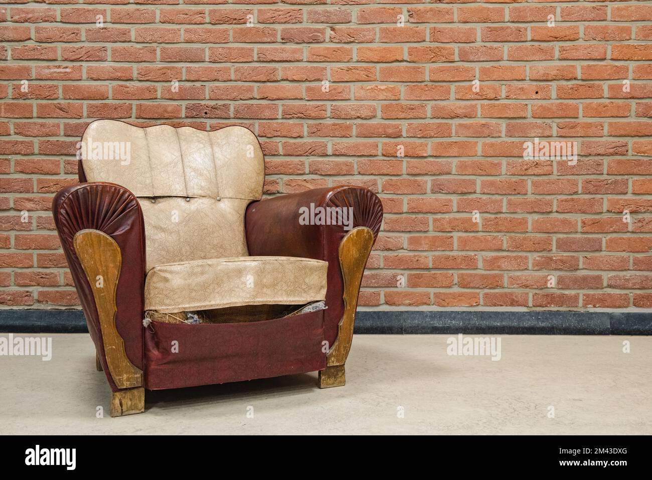 Old fashioned armchair wall hi-res stock photography and images - Alamy