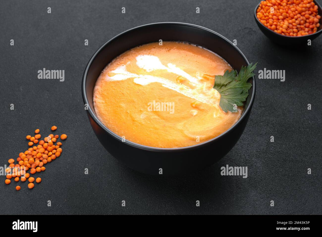 Red lentil soup on a dark background top view. Traditional Middle Eastern, Turkish, Ramadan cuisine. Vegan Cuisine Stock Photo