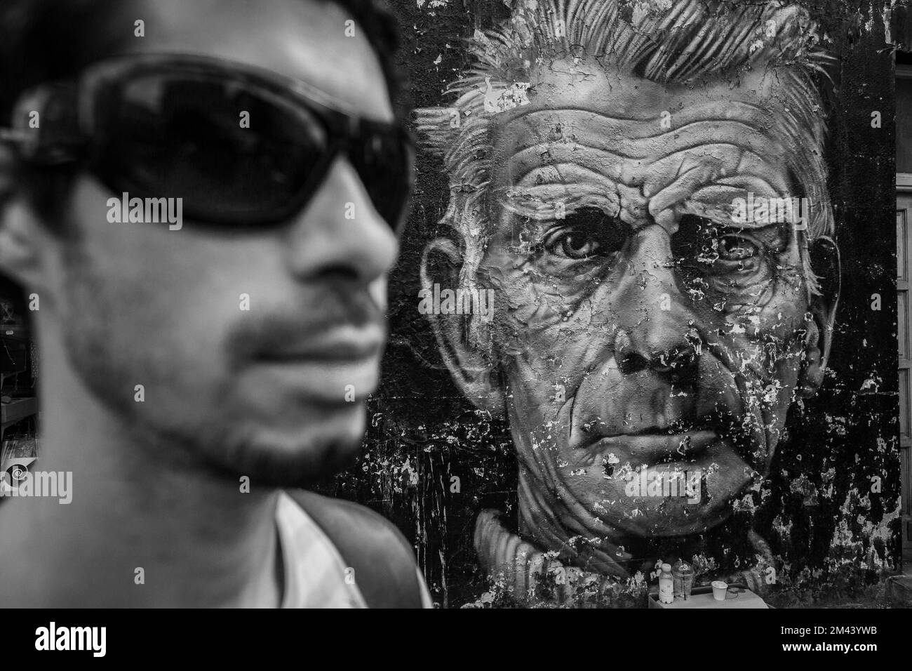 man-with-sunglasses-in-front-a-samuel-becket-graffiti-at-portobello