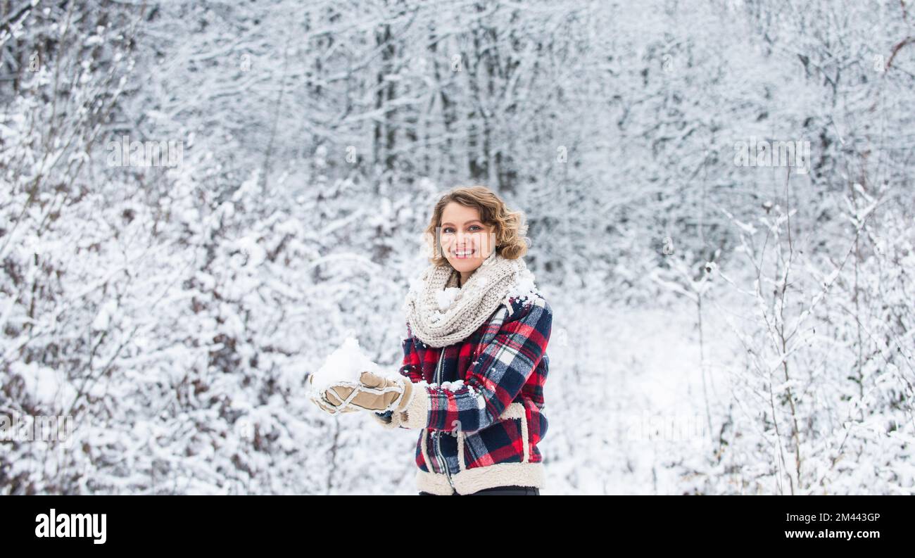 Exciting winter photoshoot ideas. Snow games. Building snowman. Frozen
