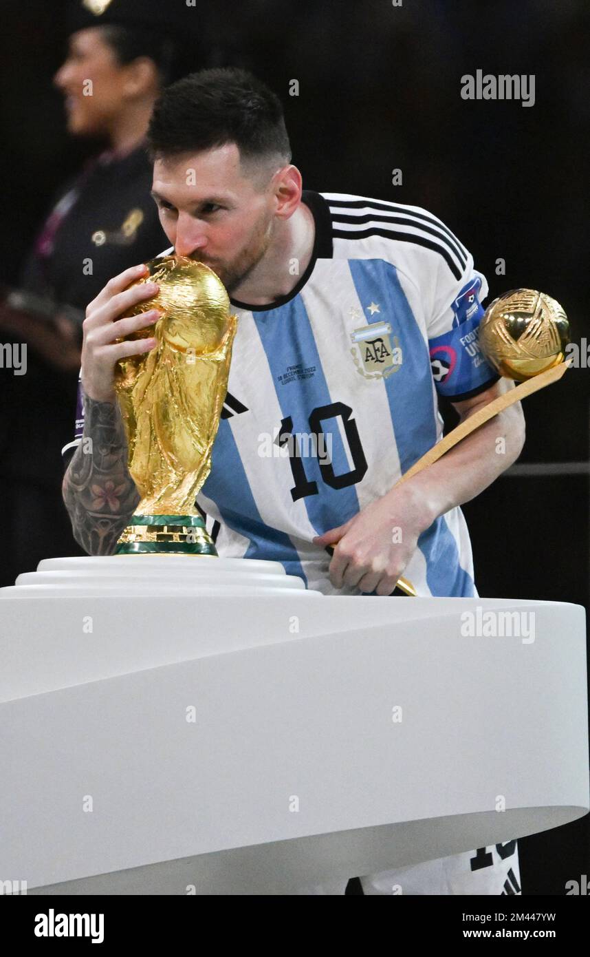 Kisses the world cup hi-res stock photography and images pic